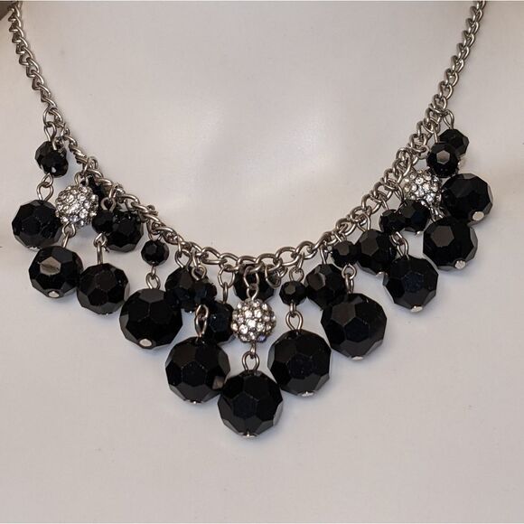Vintage perfect sized black & silver statement necklace - Picture 5 of 5